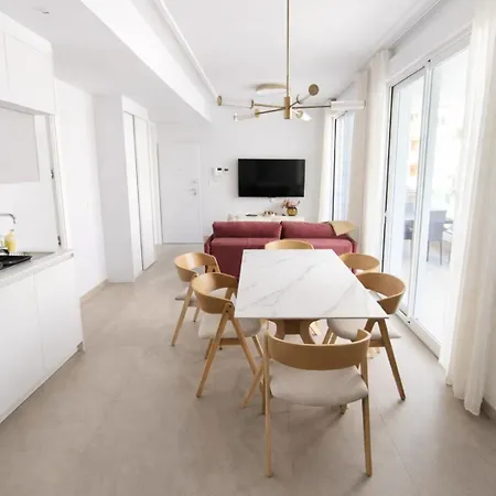 شقة Sunny Waves Apt. 3br, 2baths, Ac & Heated Pool *