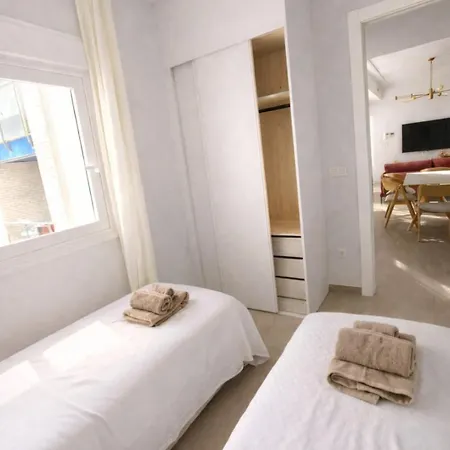 Sunny Waves Apt. 3br, 2baths, Ac & Heated Pool تورّيفيِخا
