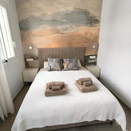 Apartmán Sunny Waves Apt. 3br, 2baths, Ac & Heated Pool