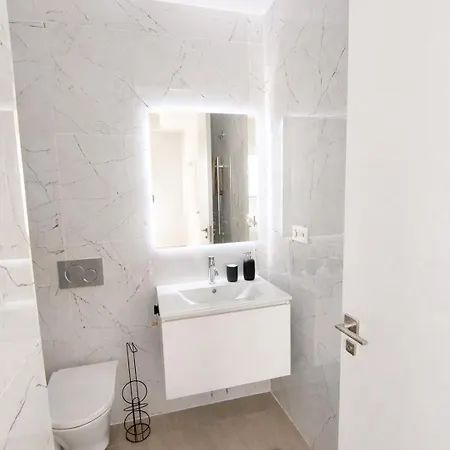 Sunny Waves Apt. 3br, 2baths, Ac & Heated Pool تورّيفيِخا