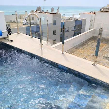 Sunny Waves Apt. 3br, 2baths, Ac & Heated Pool