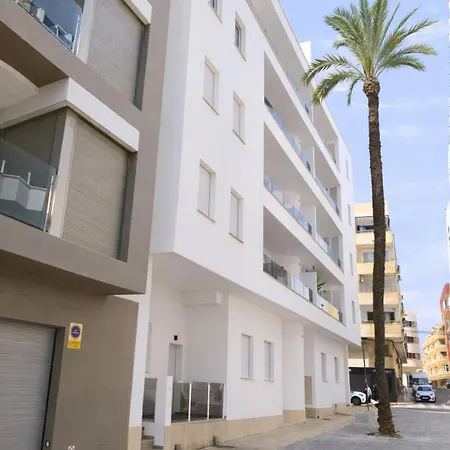 Sunny Waves Apt. 3br, 2baths, Ac & Heated Pool * تورّيفيِخا