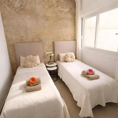 Sunny Waves Apt. 3br, 2baths, Ac & Heated Pool * Torrevieja