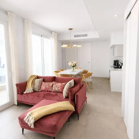 Sunny Waves Apt. 3br, 2baths, Ac & Heated Pool